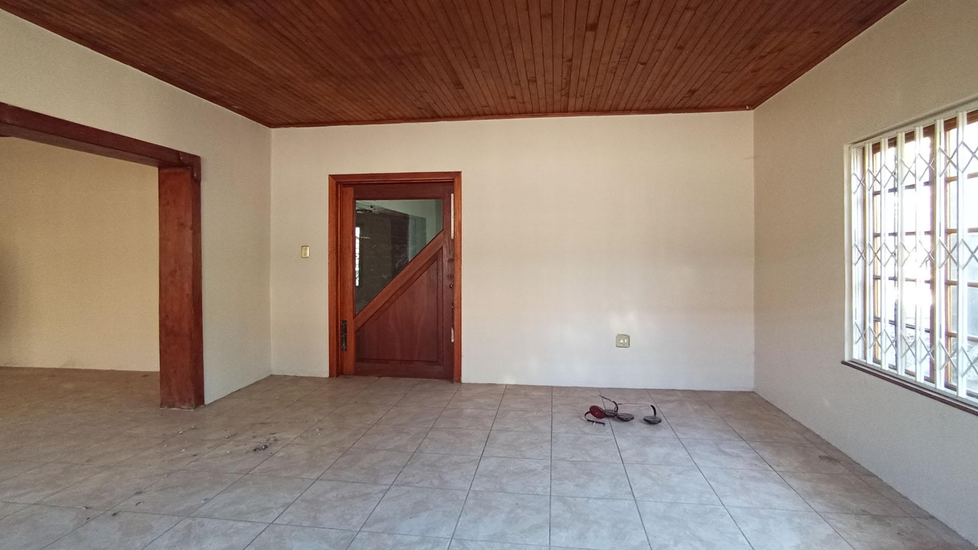 Lounges - 64 square meters of property in Claremont