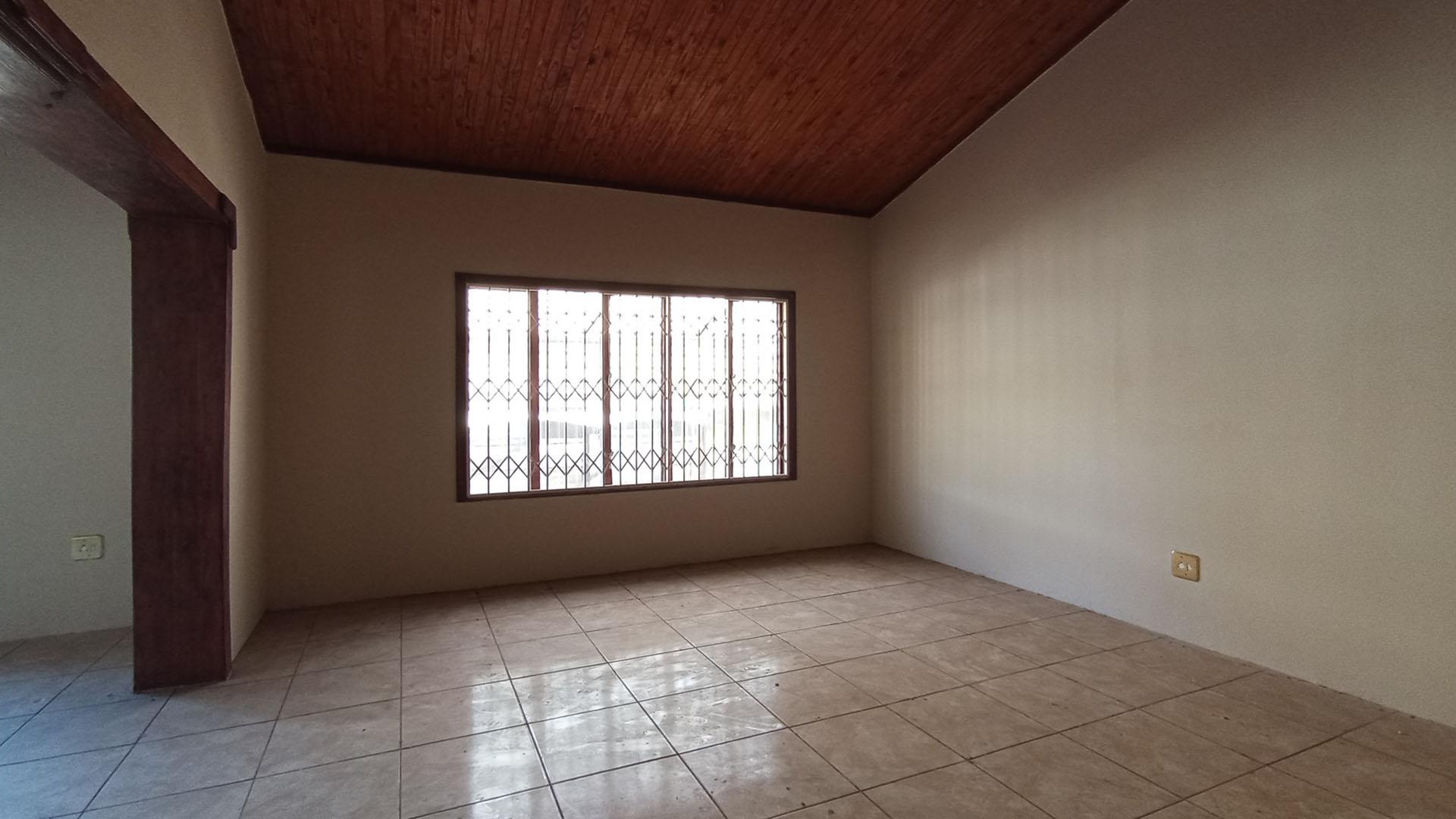 Dining Room - 25 square meters of property in Claremont