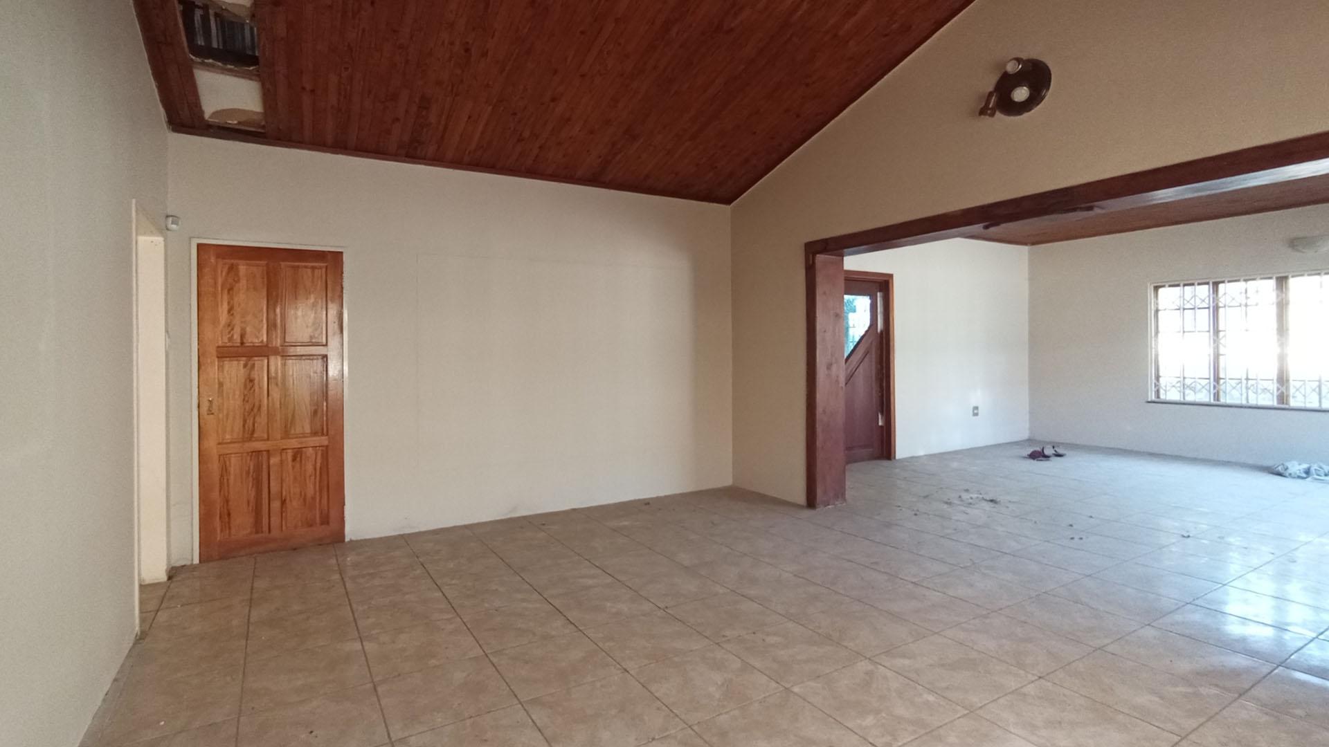 Dining Room - 25 square meters of property in Claremont