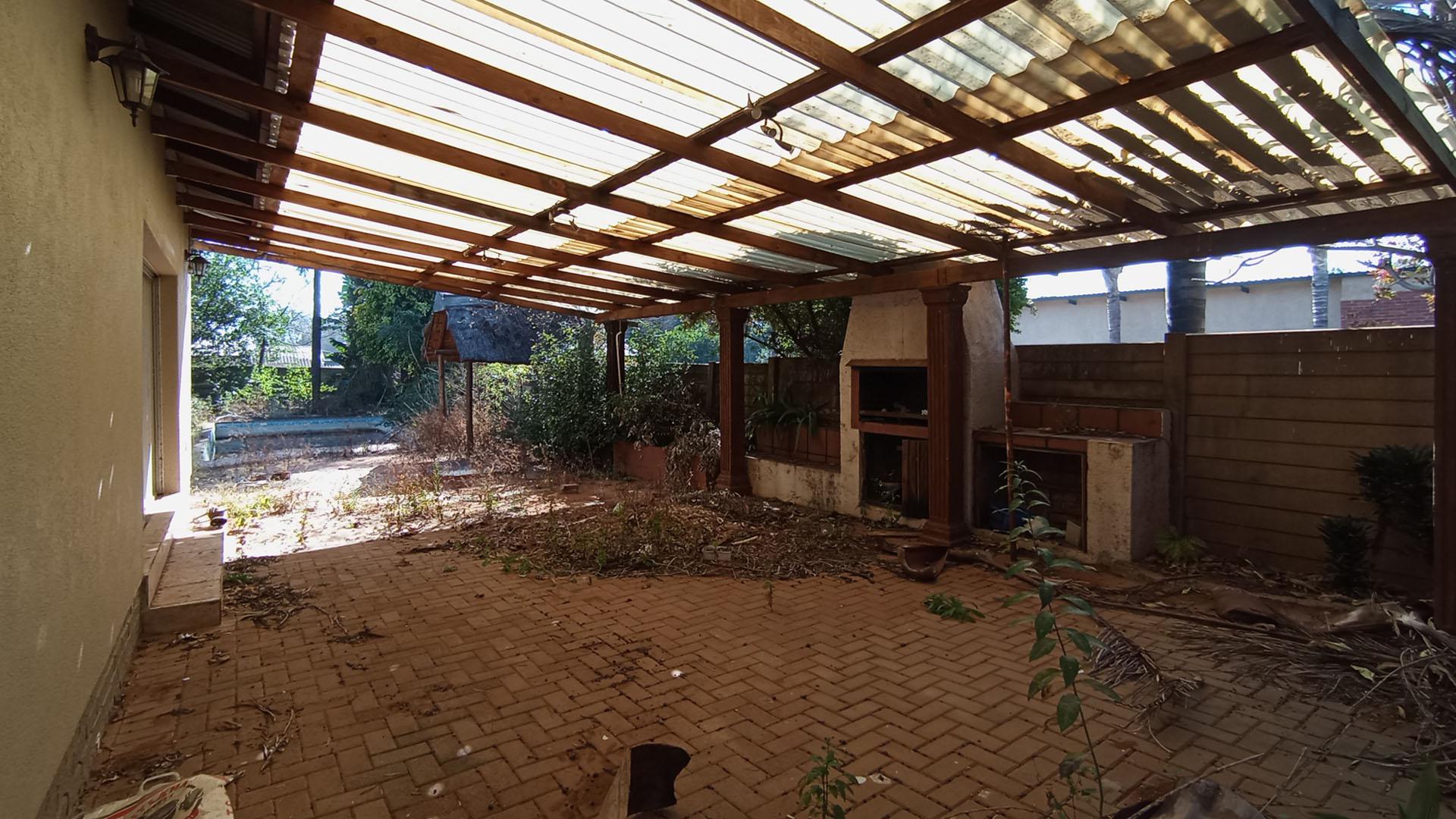 Patio - 49 square meters of property in Claremont