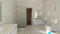 Main Bathroom - 14 square meters of property in Claremont