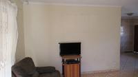 Lounges - 17 square meters of property in Greenhills