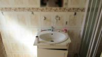 Main Bathroom - 5 square meters of property in Greenhills