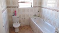 Bathroom 1 - 6 square meters of property in Greenhills