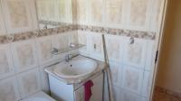 Bathroom 1 - 6 square meters of property in Greenhills