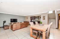 Dining Room of property in Broadacres Park
