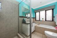 Bathroom 1 of property in Broadacres Park