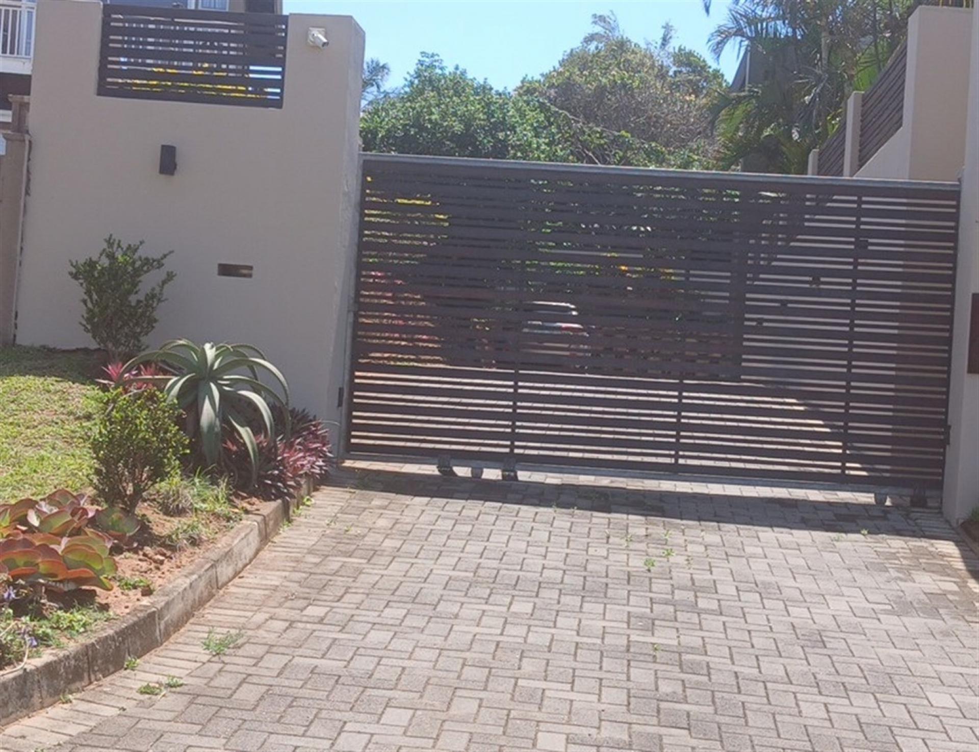 Front View of property in La Lucia