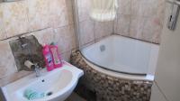 Bathroom 1 - 5 square meters of property in Ebony Park