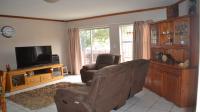 Lounges - 30 square meters of property in Secunda