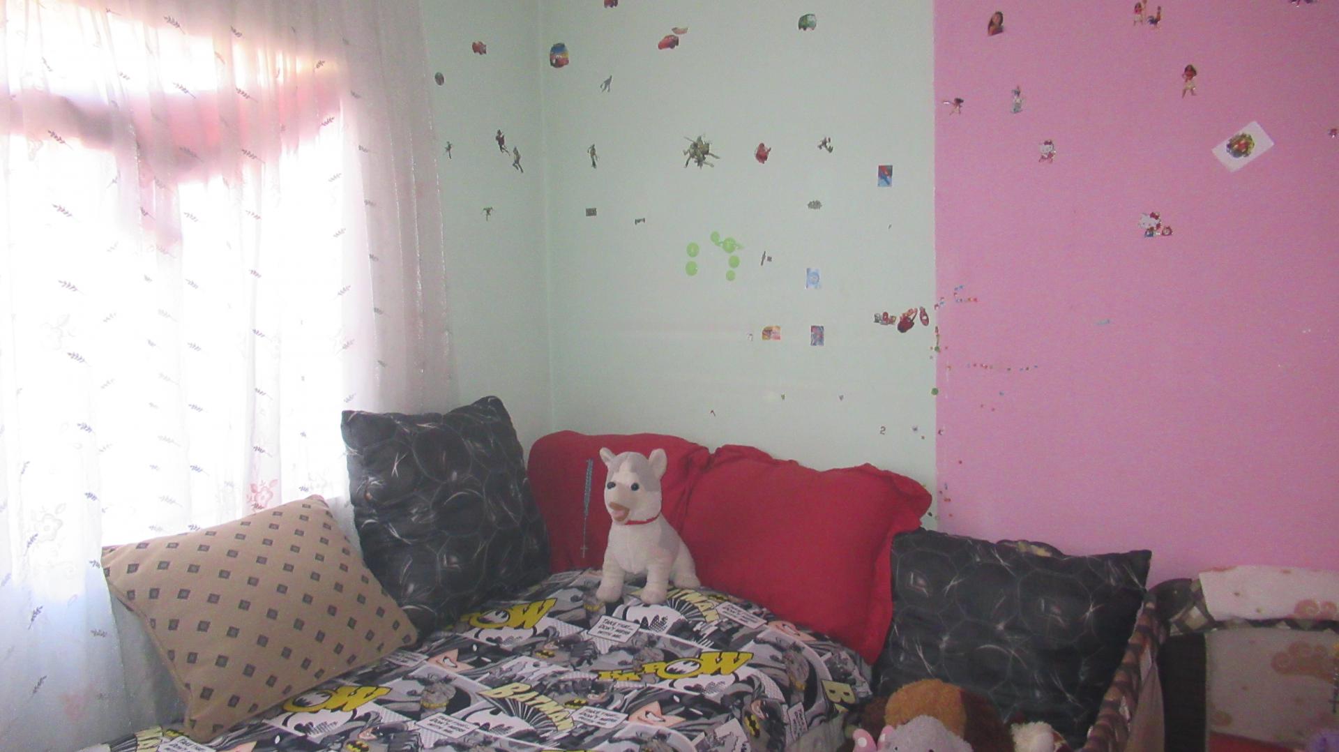 Bed Room 1 - 8 square meters of property in Lenasia South