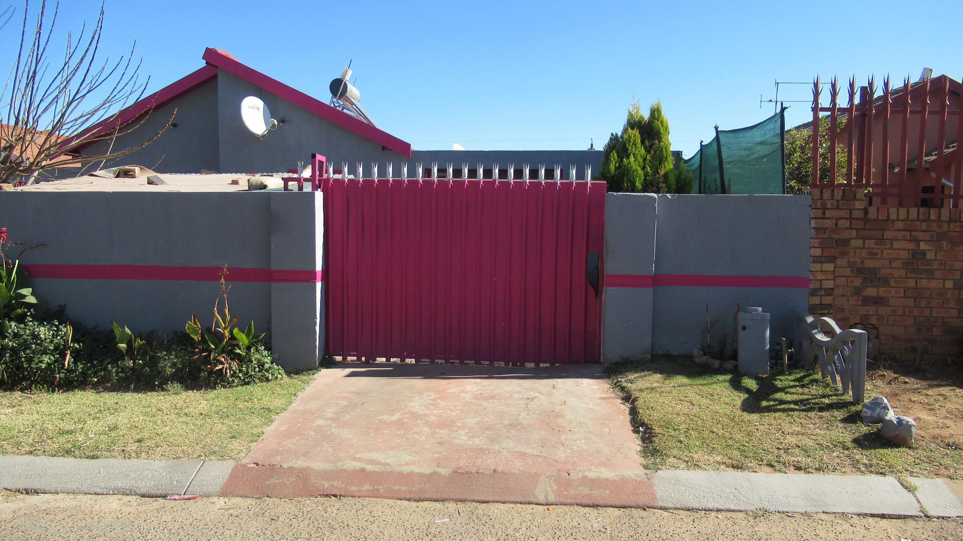 Front View of property in Lenasia South