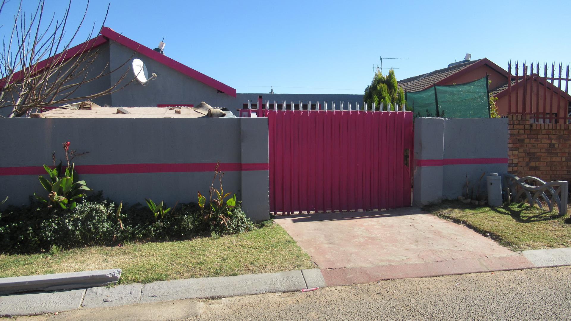 Front View of property in Lenasia South