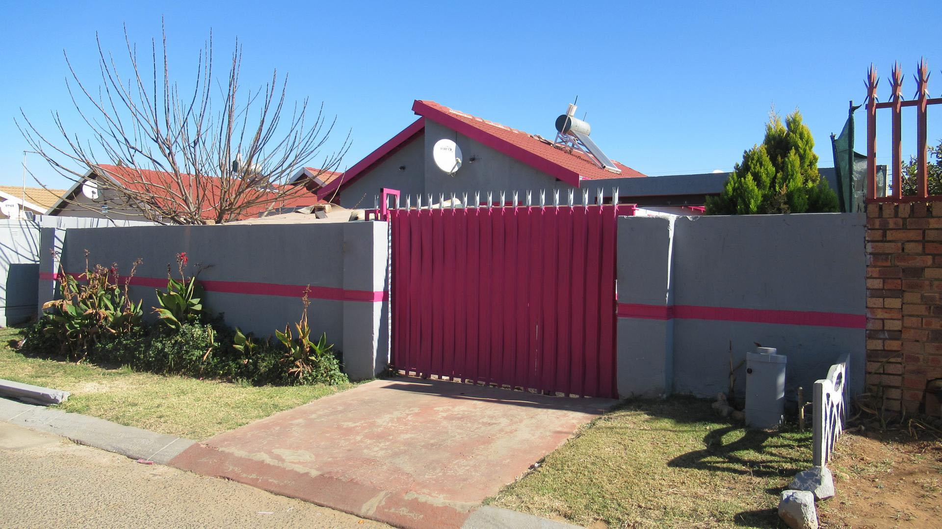 Front View of property in Lenasia South