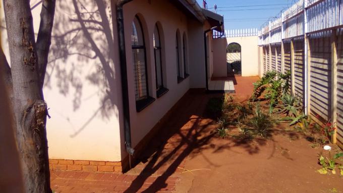 3 Bedroom House for Sale For Sale in Lenasia South - MR460078