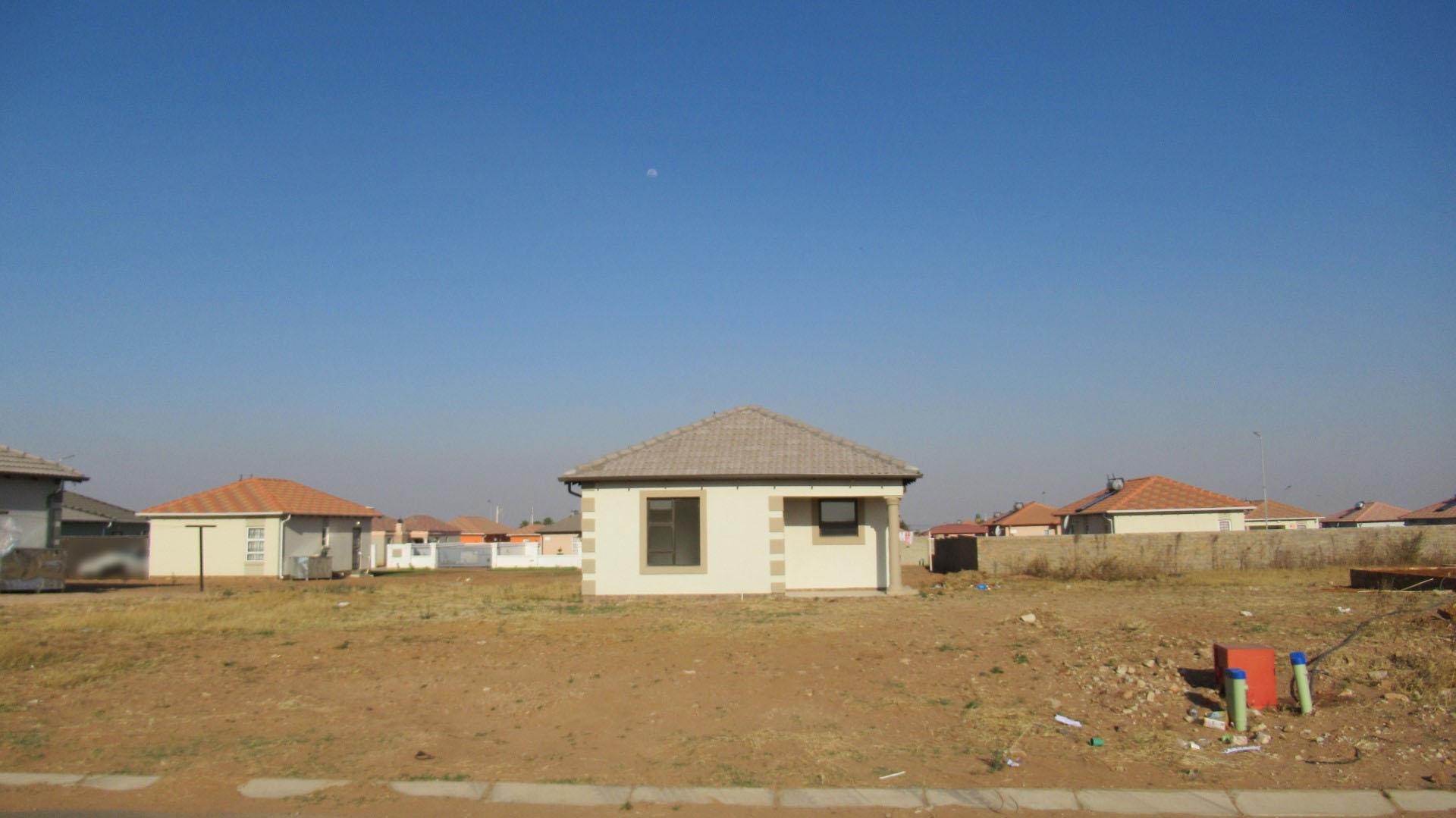 Front View of property in Azaadville Gardens