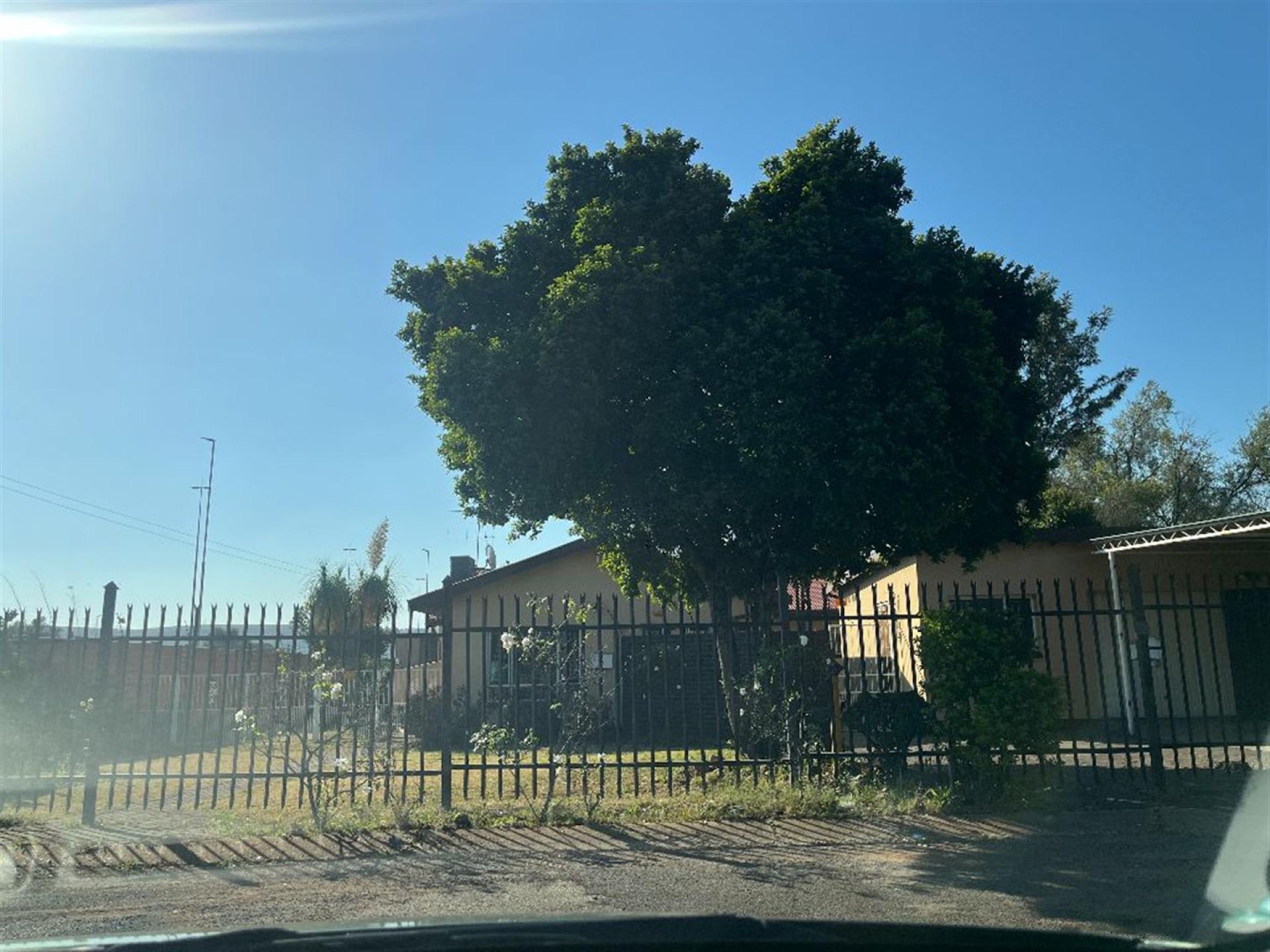 Front View of property in Kilner park