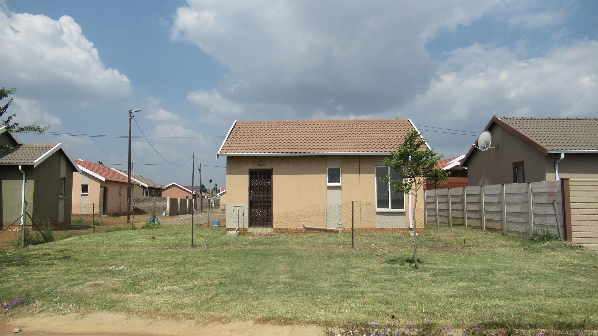 Front View of property in Savanna City