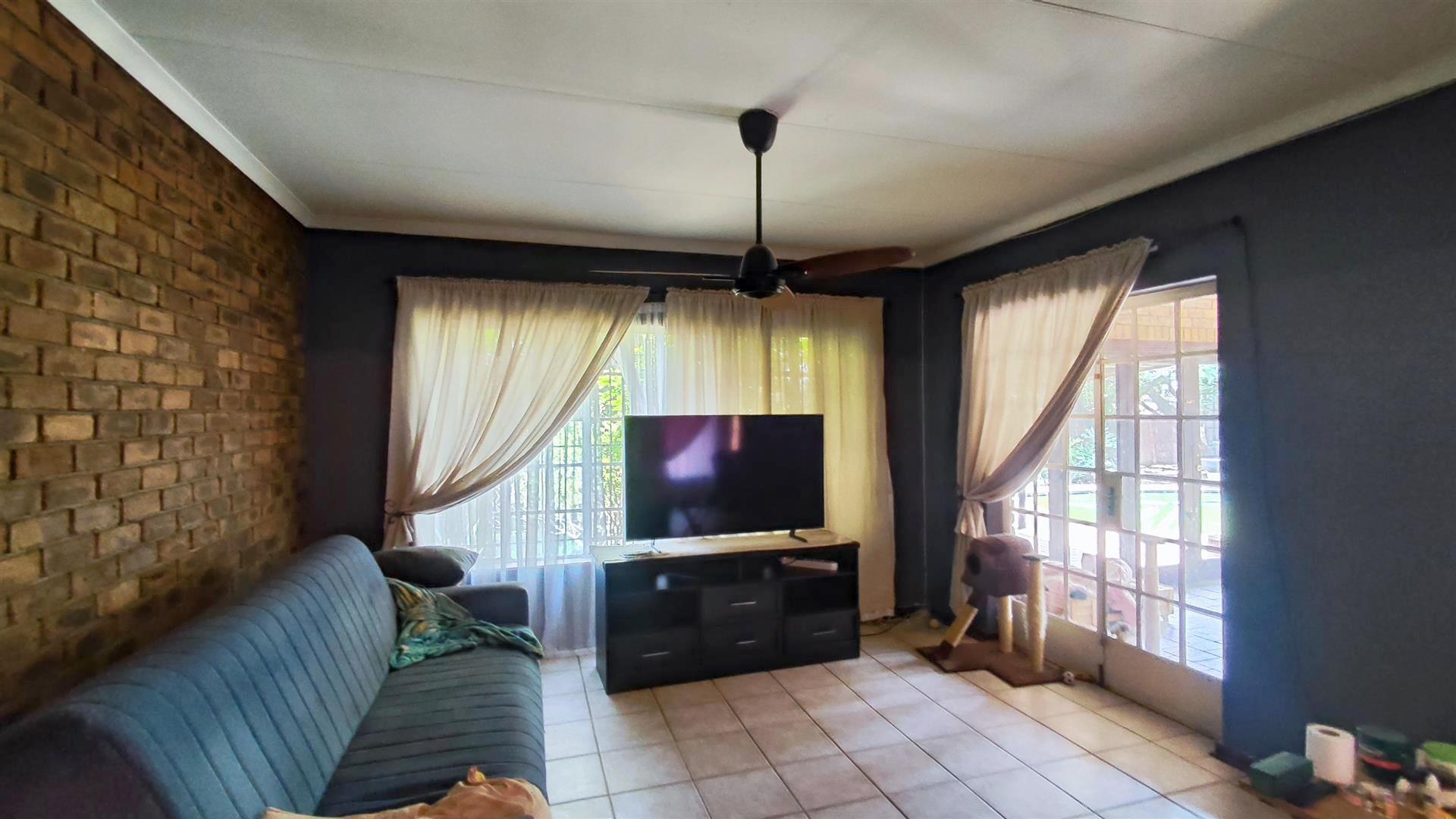 TV Room - 18 square meters of property in Selcourt