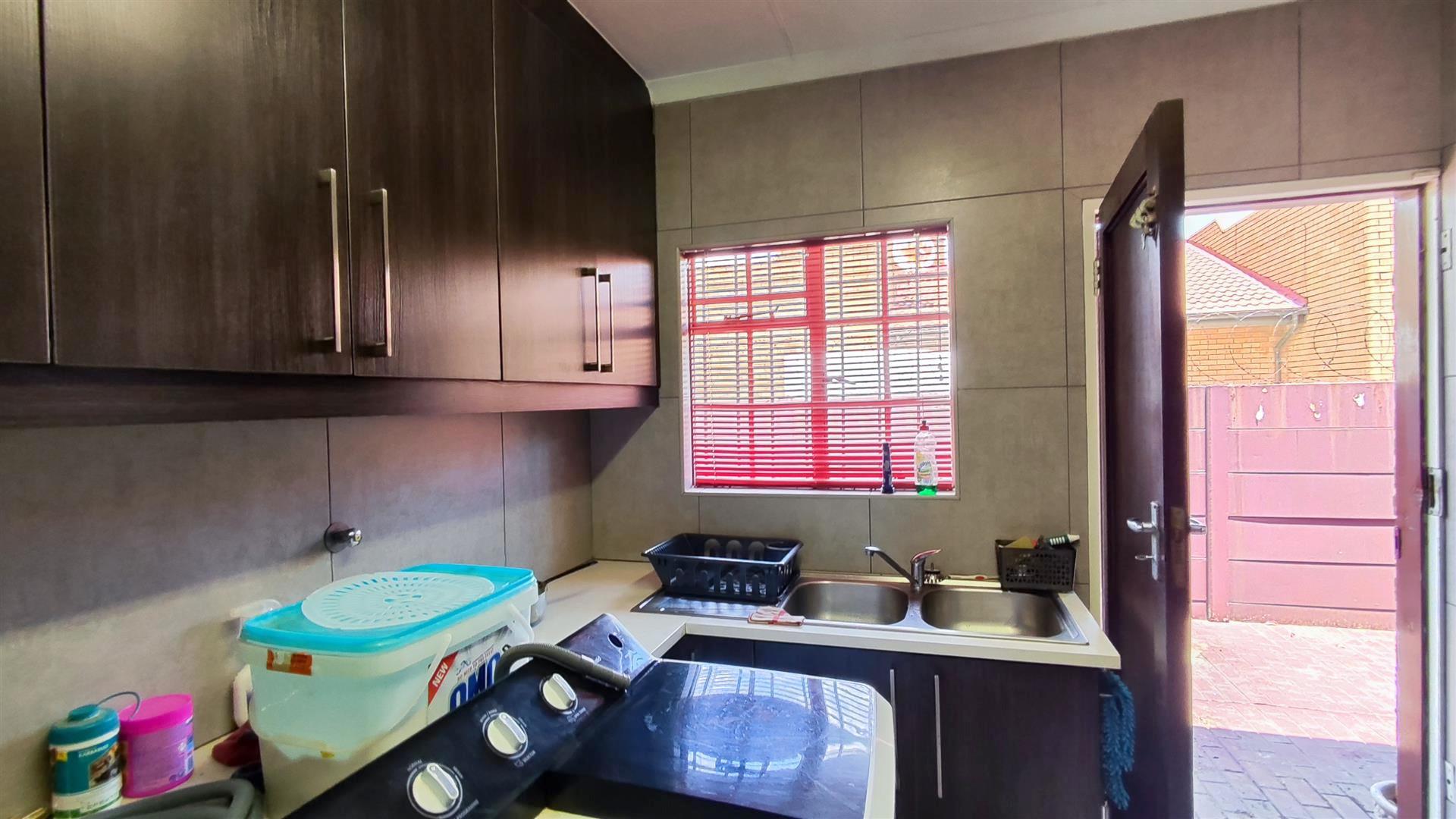 Scullery - 11 square meters of property in Selcourt