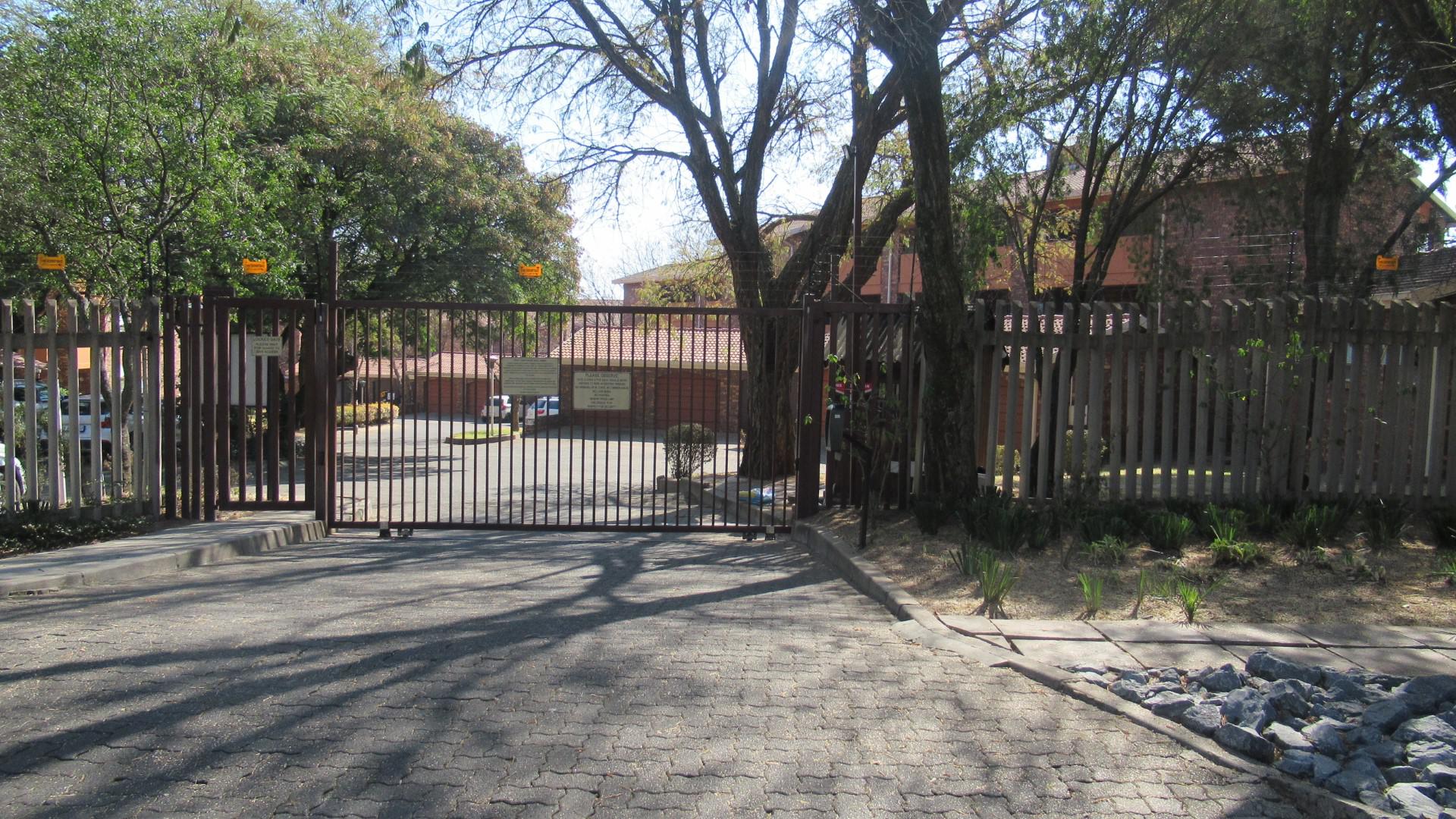 Front View of property in Sunninghill