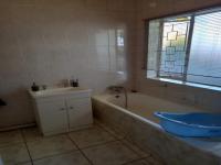 Bathroom 1 - 8 square meters of property in Florida