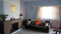 Lounges - 20 square meters of property in Westonaria