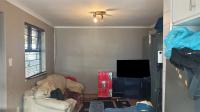 Lounges - 16 square meters of property in Phoenix (Milnerton)