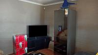 Lounges - 16 square meters of property in Phoenix (Milnerton)