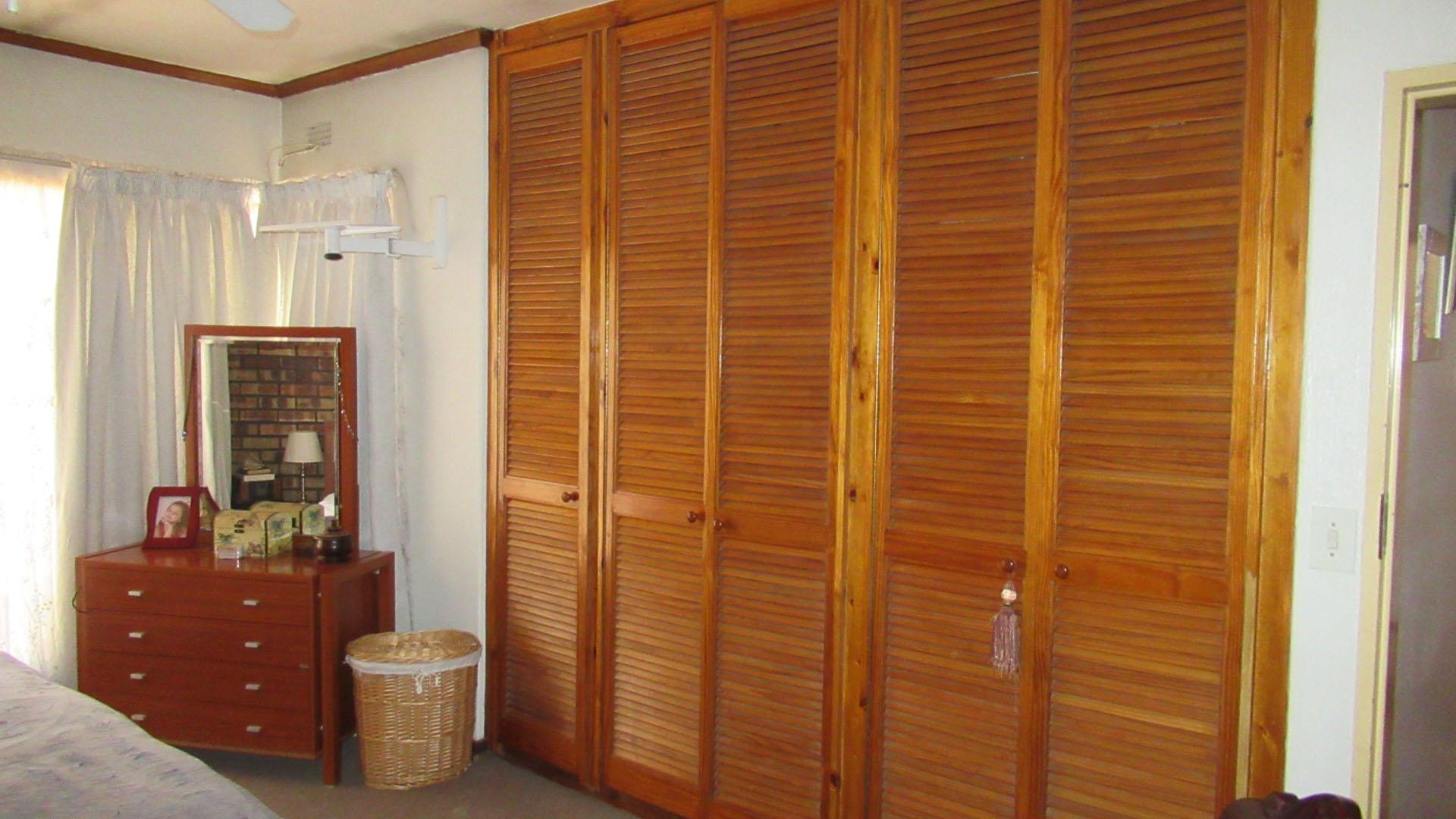 Bed Room 1 - 15 square meters of property in Atlasville