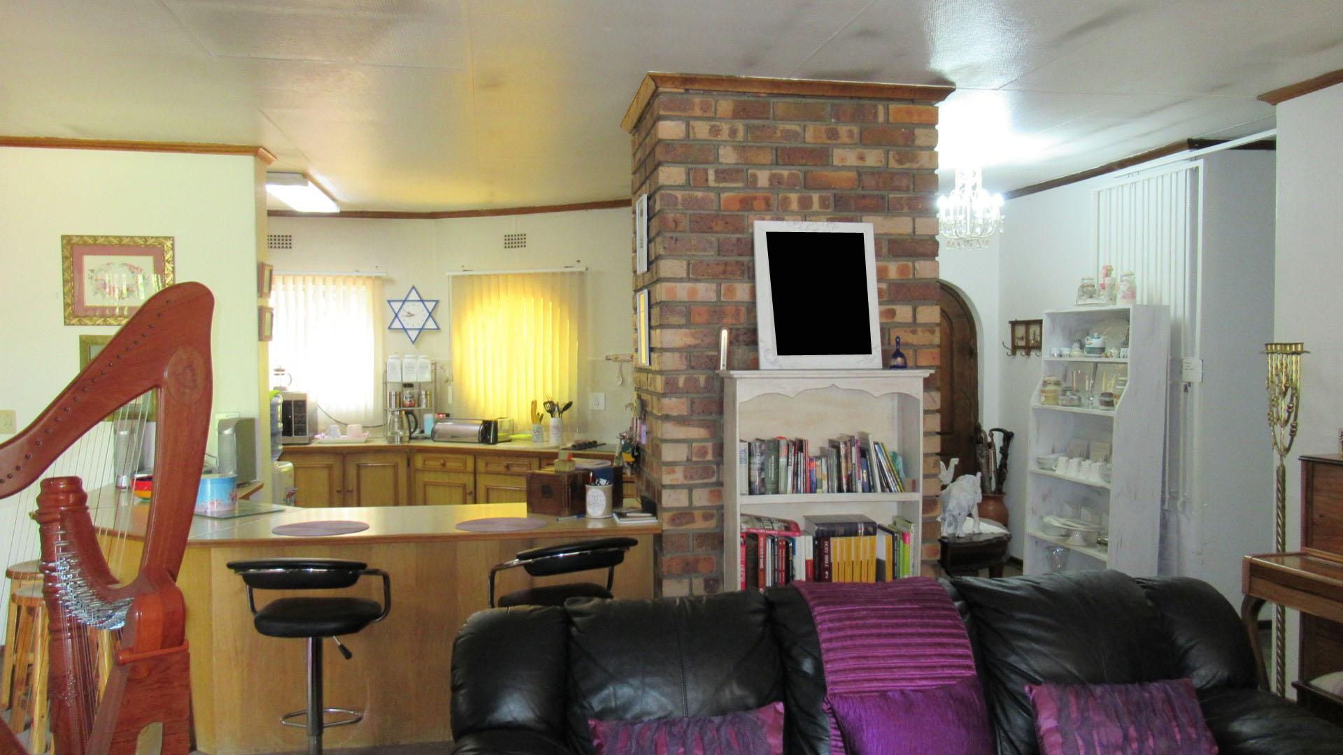 Lounges - 30 square meters of property in Atlasville