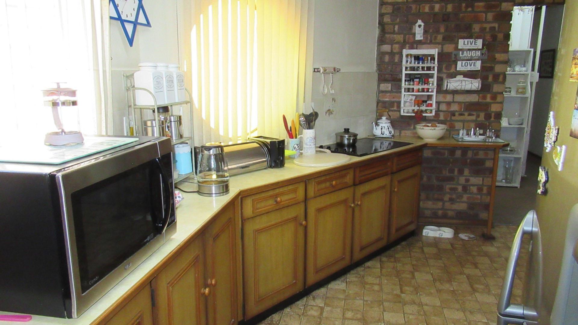 Kitchen - 17 square meters of property in Atlasville