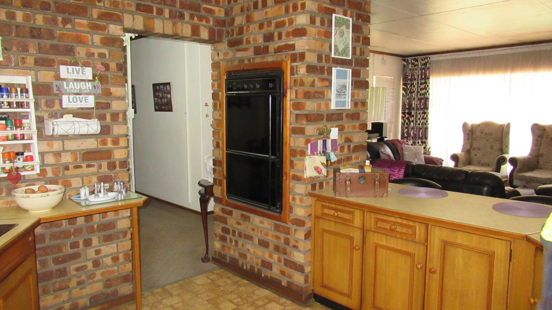 Kitchen - 17 square meters of property in Atlasville