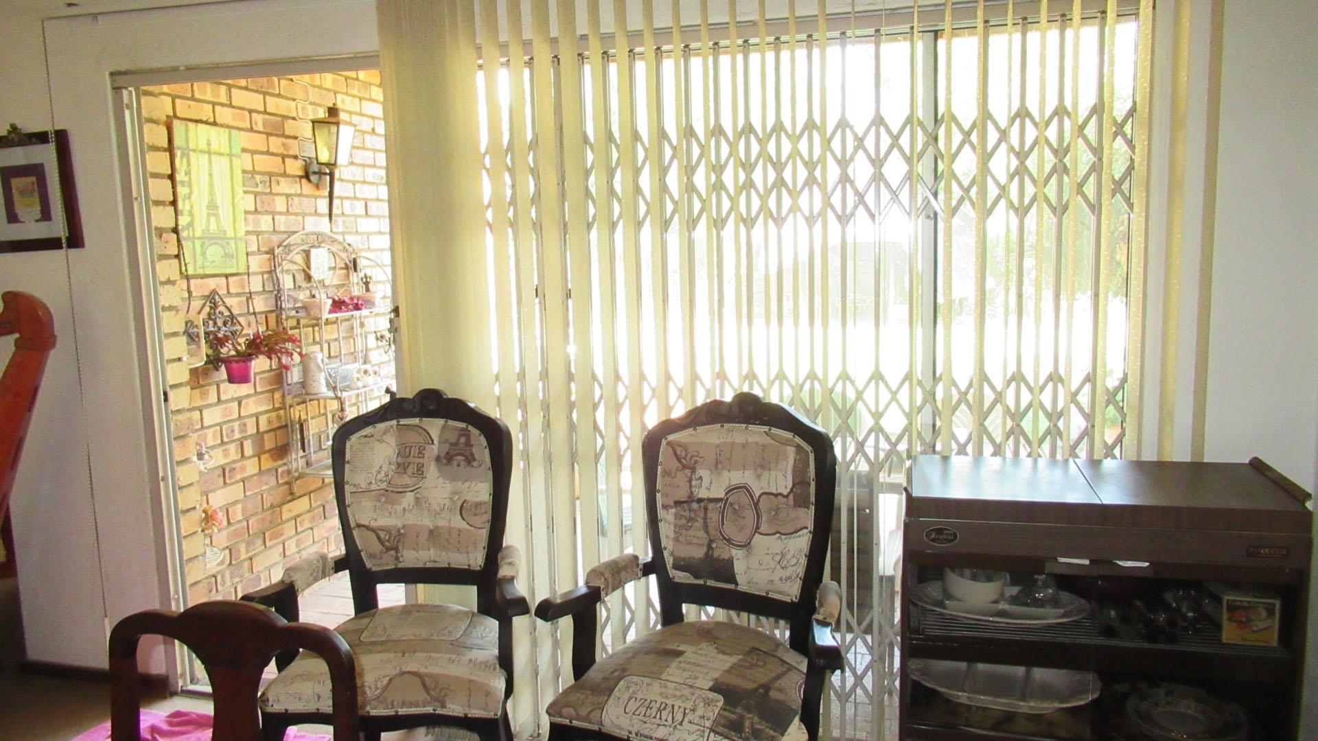 Dining Room - 14 square meters of property in Atlasville