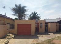 Front View of property in Roodepoort