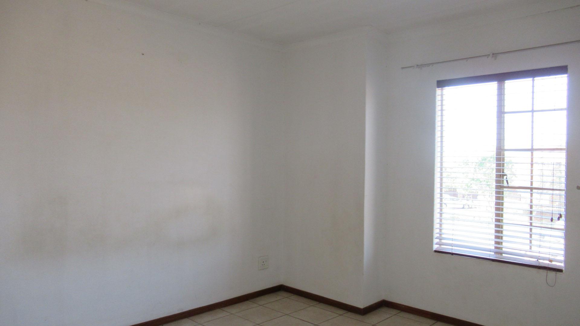 Main Bedroom - 16 square meters of property in Tijger Vallei