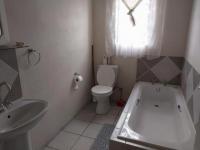 Bathroom 1 of property in Kellys View