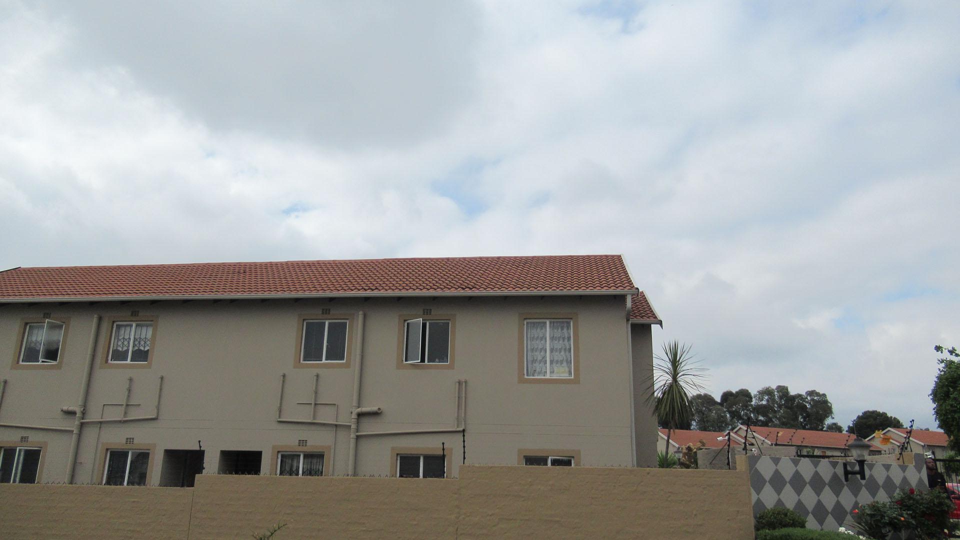 Front View of property in Ormonde