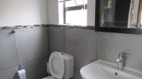 Bathroom 1 - 8 square meters of property in Noordheuwel