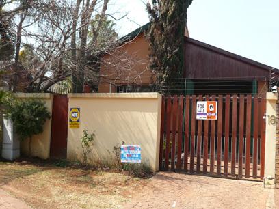 3 Bedroom House for Sale For Sale in Garsfontein - Home Sell - MR46267