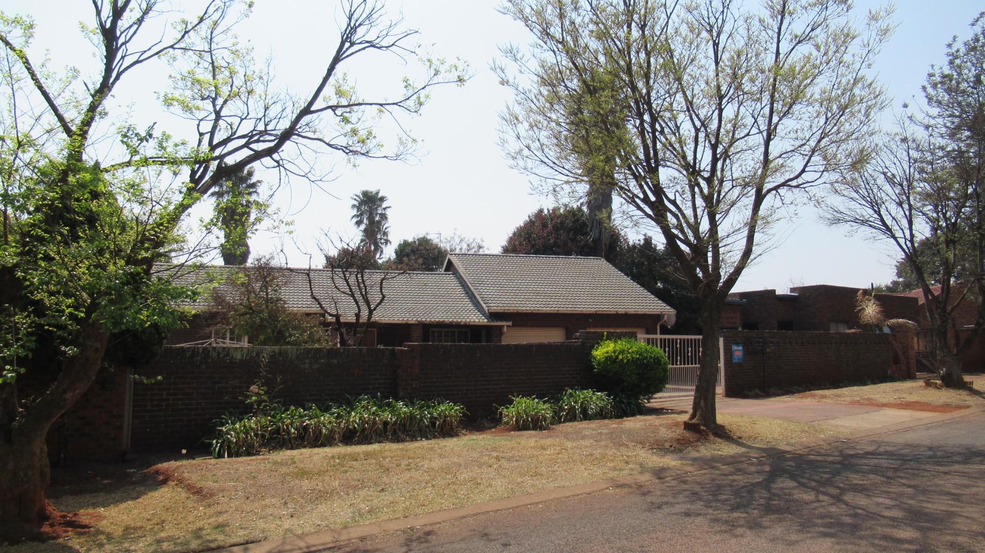 Front View of property in Dawn Park