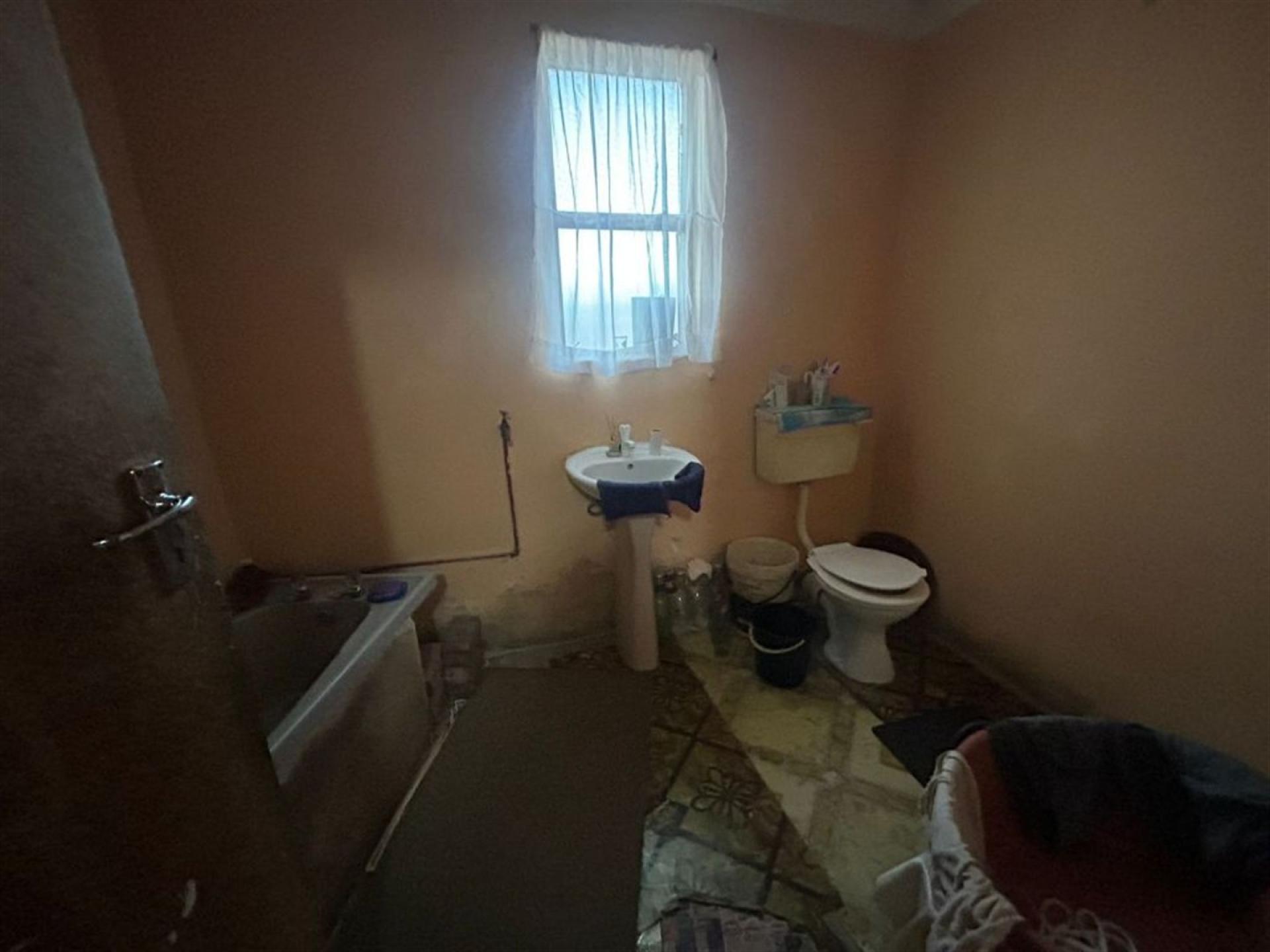 Bathroom 1 of property in Bethelsdorp
