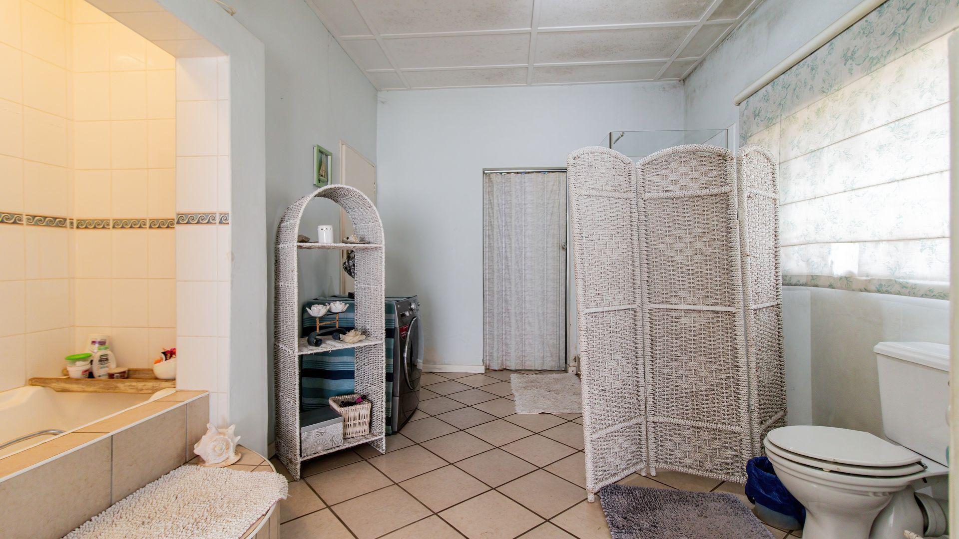 Bathroom 1 of property in Benoni