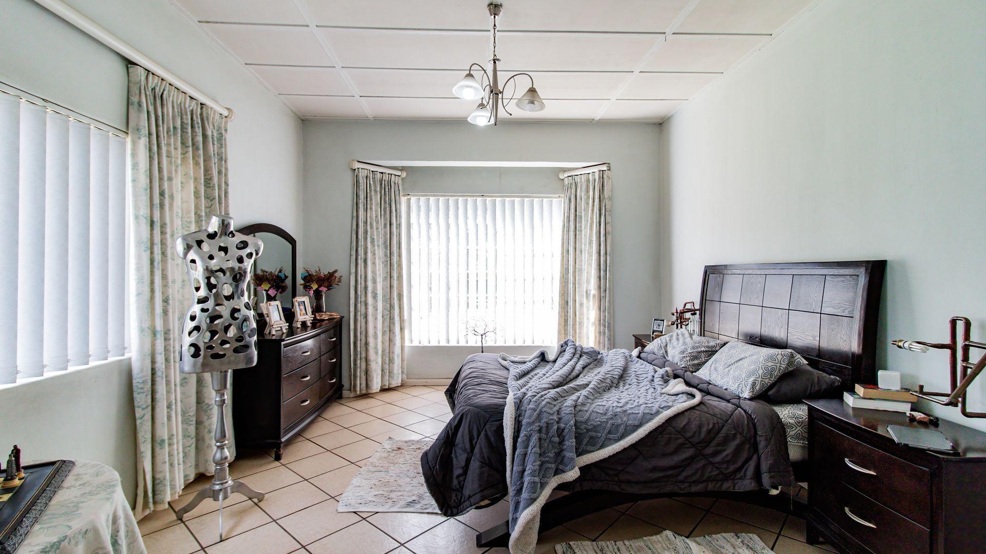 Bed Room 1 of property in Benoni