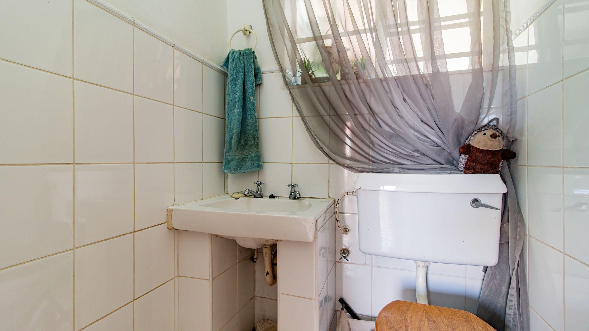 Bathroom 2 of property in Benoni
