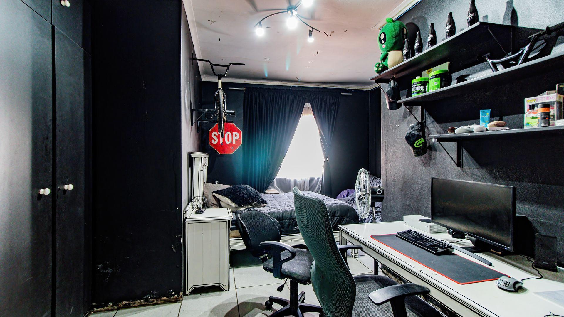 Bed Room 4 of property in Benoni