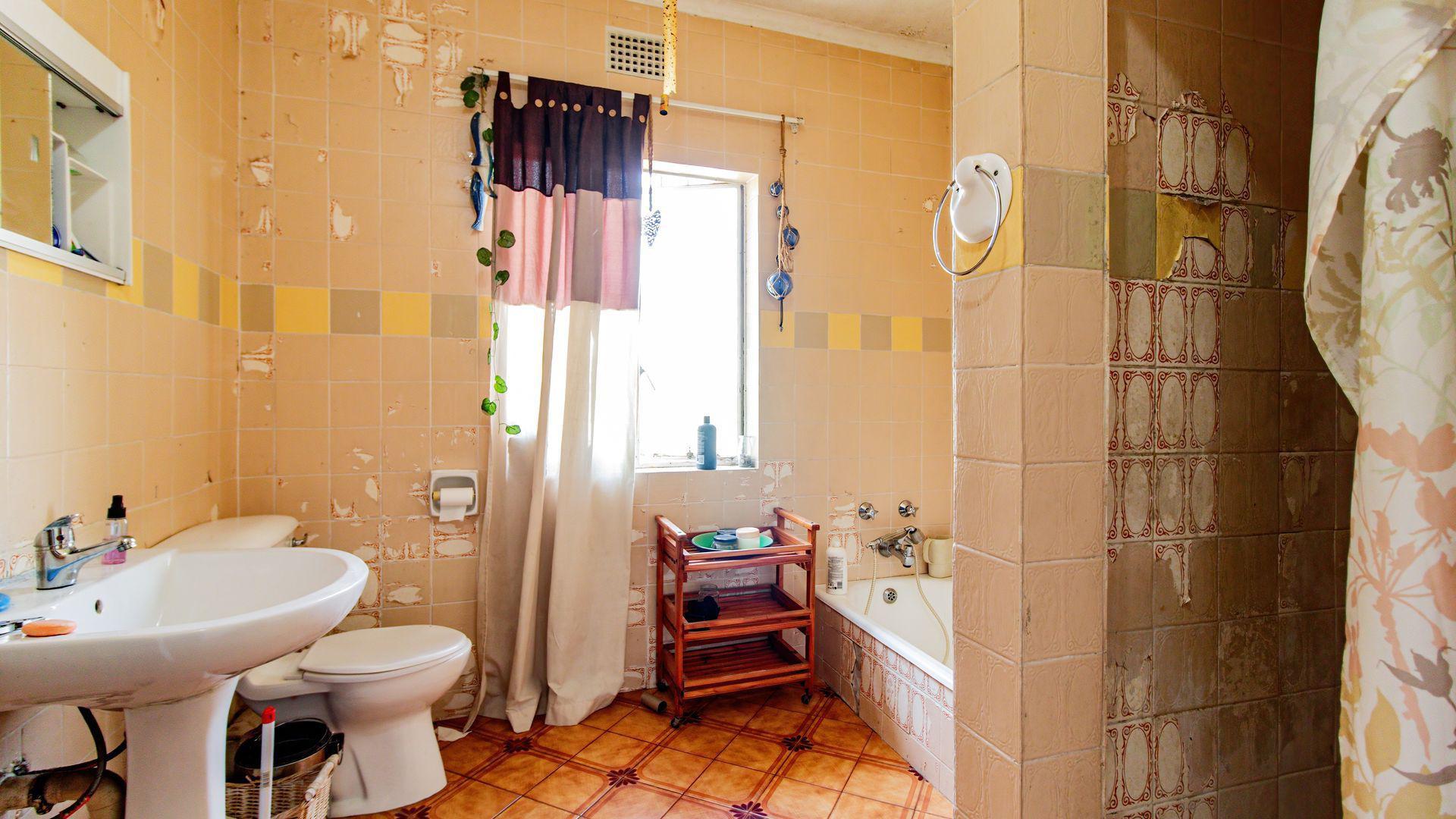 Bathroom 3+ of property in Benoni