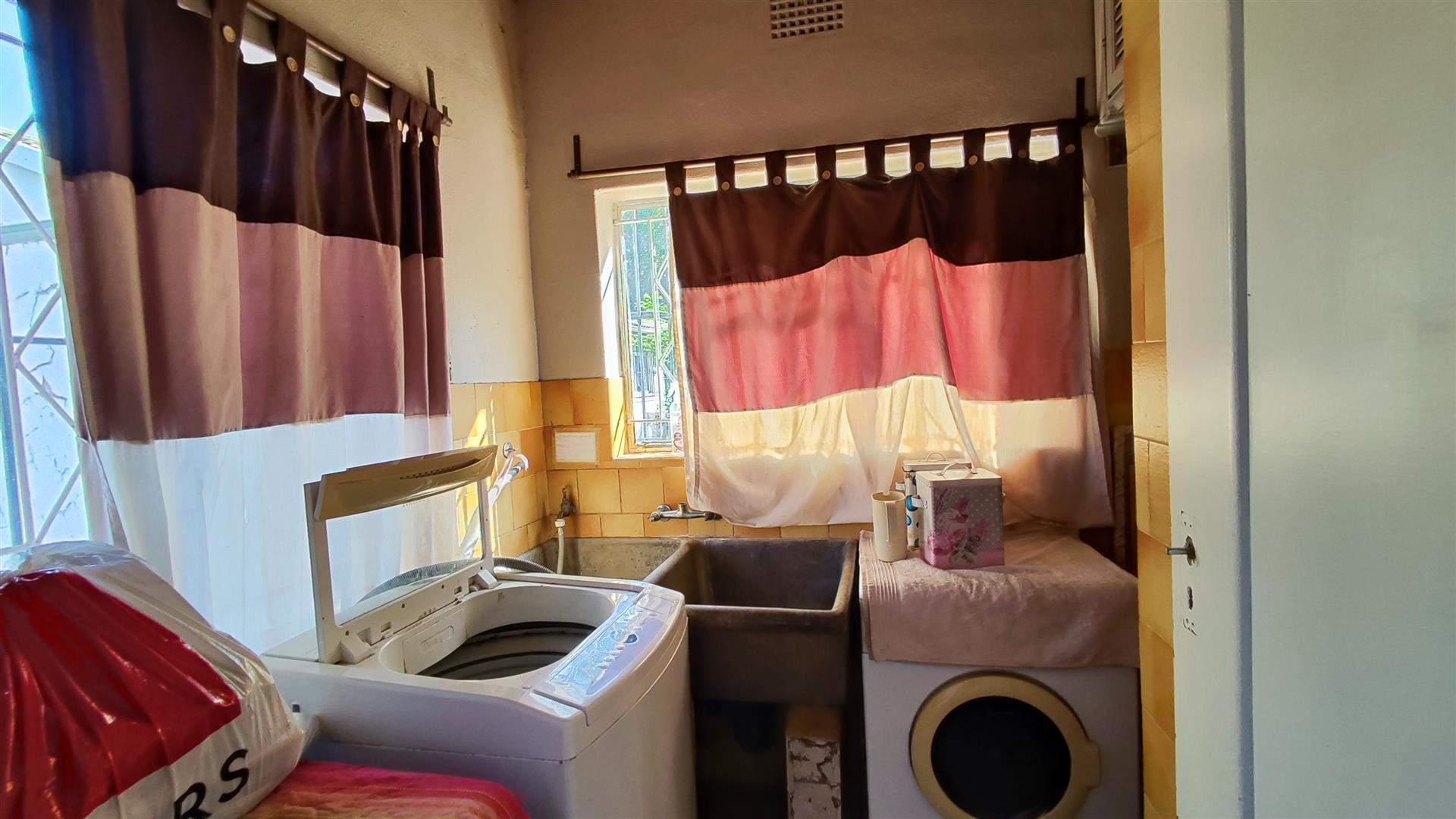 Bathroom 1 - 19 square meters of property in Benoni