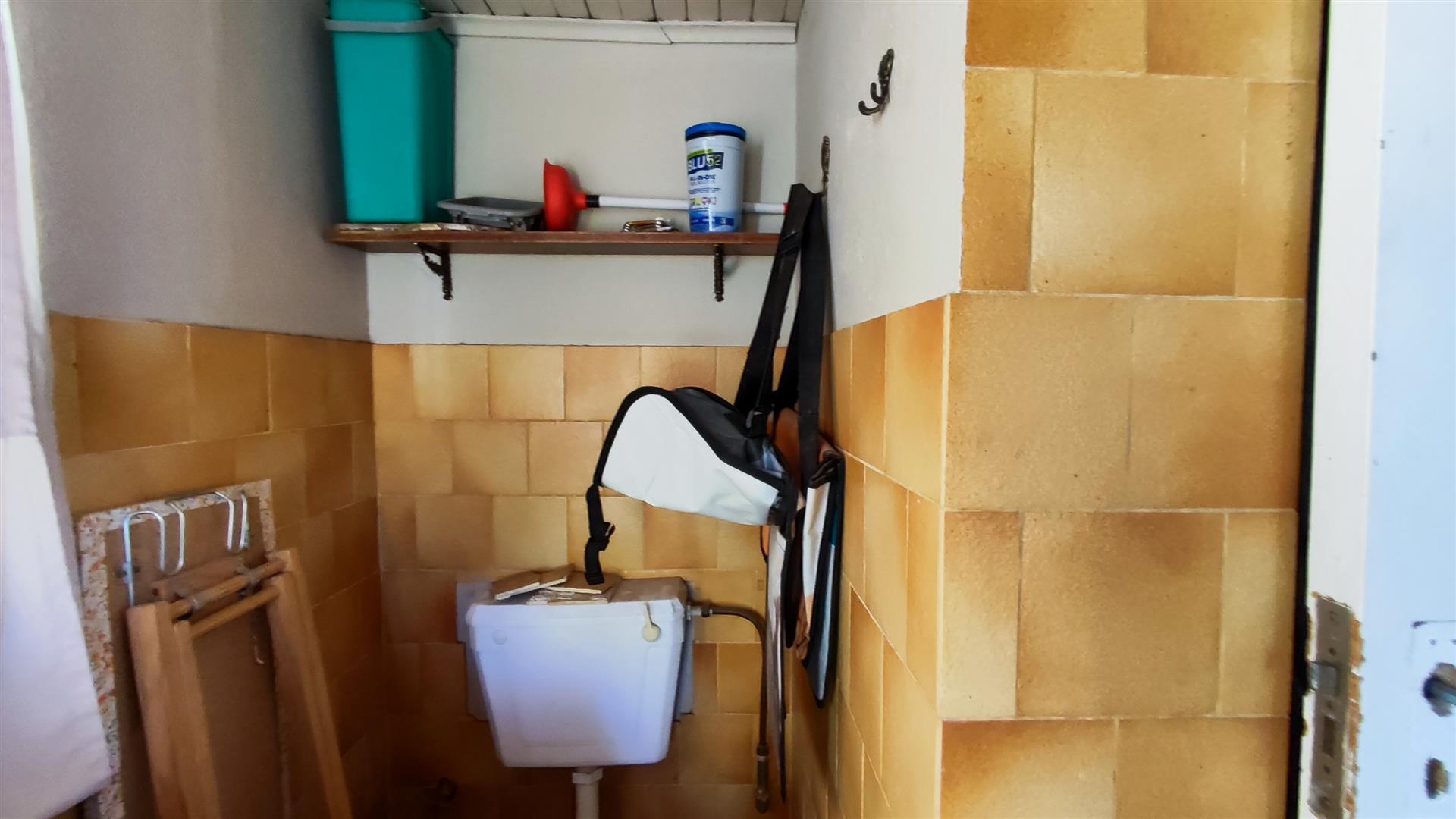 Bathroom 1 - 19 square meters of property in Benoni