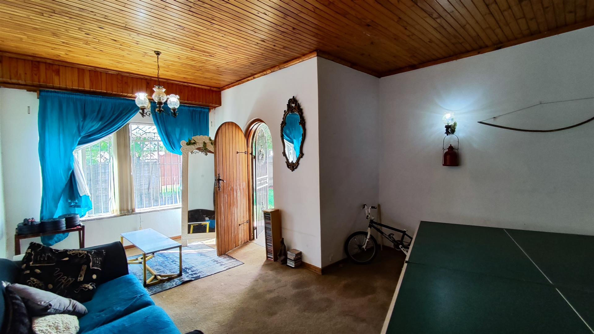 Lounges - 135 square meters of property in Benoni